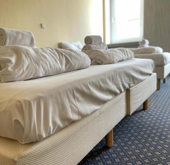 اتاق استاندارد سه نفره, Tabor Rooms