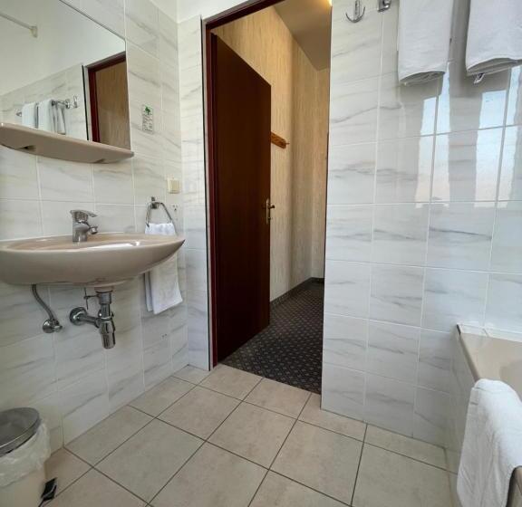 اتاق استاندارد یک نفره, Tabor Rooms