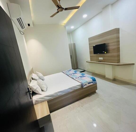 اتاق استاندارد, Log Inn Banaras