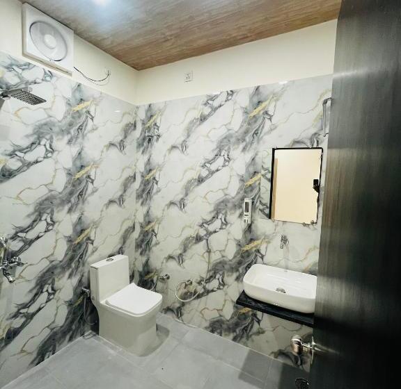 اتاق لوکس خانوادگی, Log Inn Banaras