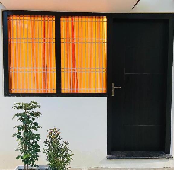 اتاق لوکس, Log Inn Banaras