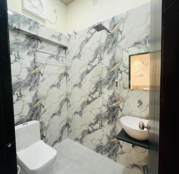 اتاق لوکس, Log Inn Banaras