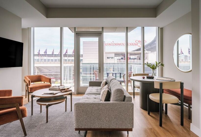 2 Bedrooms Apartment City View, Sonder At North Loop Green