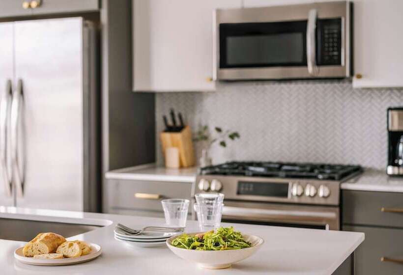 2 Bedrooms Apartment City View, Sonder At North Loop Green