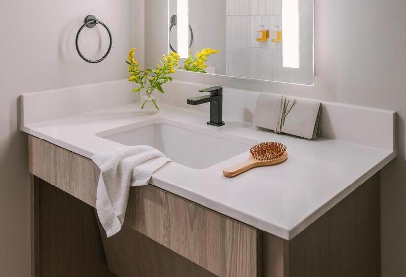 스탠다드 스튜디오, Sonder At North Loop Green