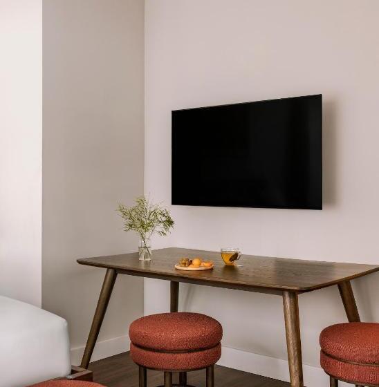 스탠다드 스튜디오, Sonder At North Loop Green