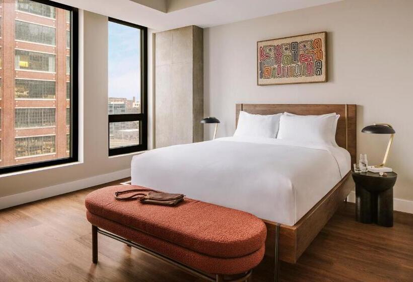 스탠다드 스튜디오, Sonder At North Loop Green