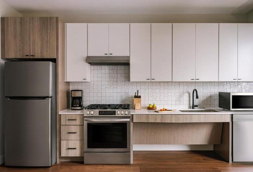 스탠다드 스튜디오, Sonder At North Loop Green