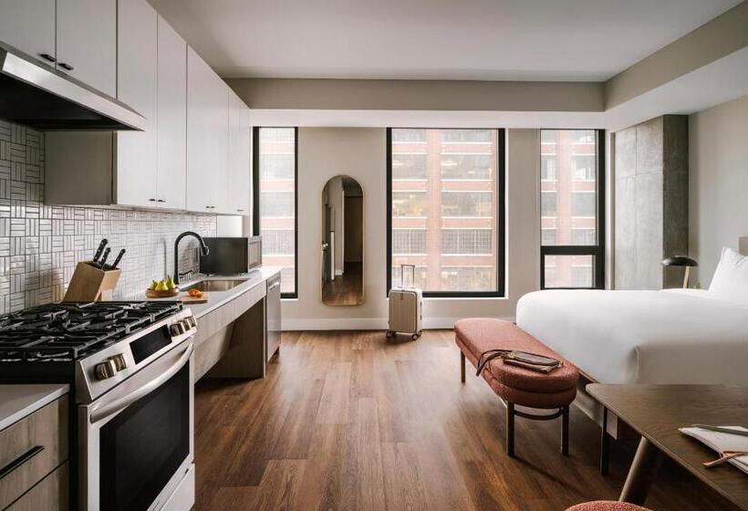 스탠다드 스튜디오, Sonder At North Loop Green