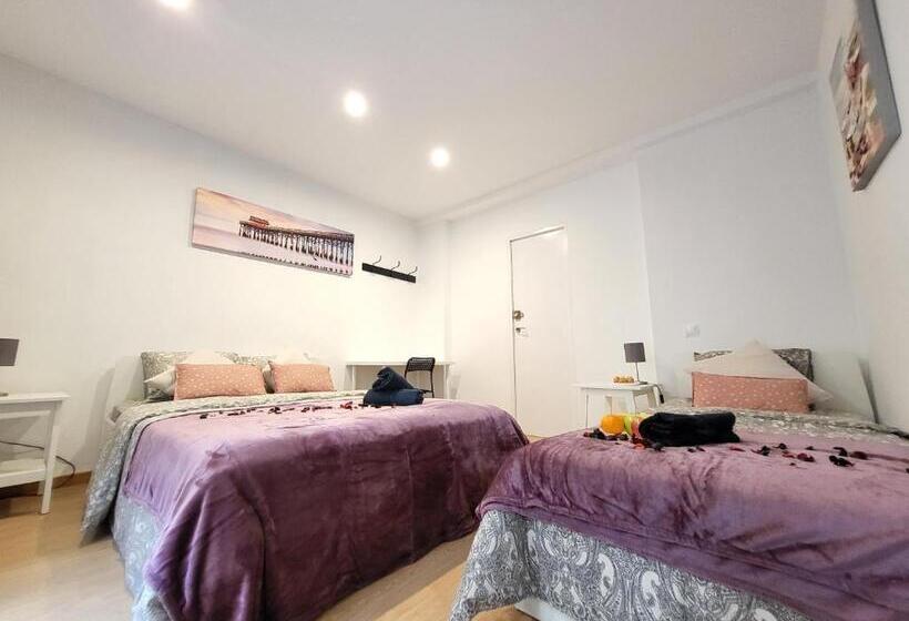 اتاق استاندارد سه تخته با سرویس بهداشتی مشترک, Next Cathedral Rooms