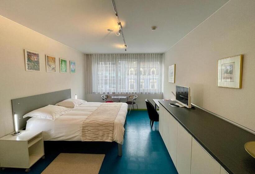 استودیوی استاندارد, Domus