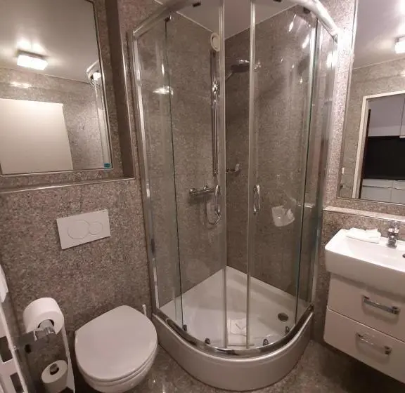 استودیوی استاندارد, Domus