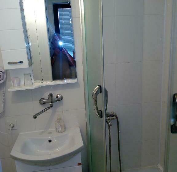 استودیوی لوکس, Vila Veronika