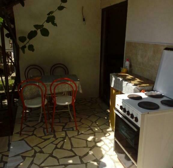 استودیوی لوکس, Vila Veronika