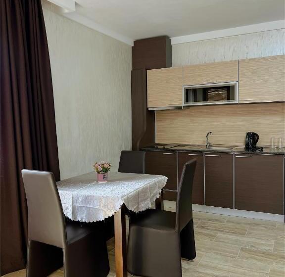 דירת חדר, Family Hotel Paradise