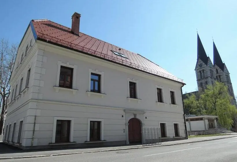 اتاق استاندارد سه نفره, Hostel Bearlog Kočevje