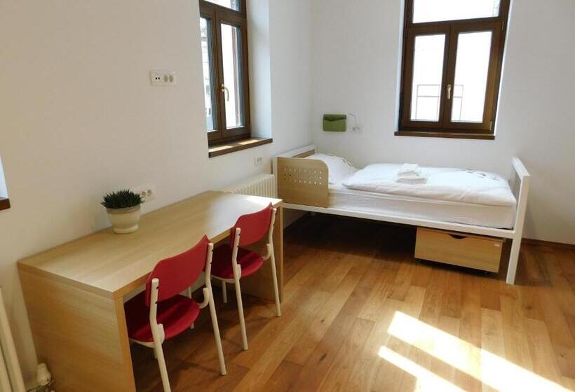 اتاق استاندارد سه نفره, Hostel Bearlog Kočevje