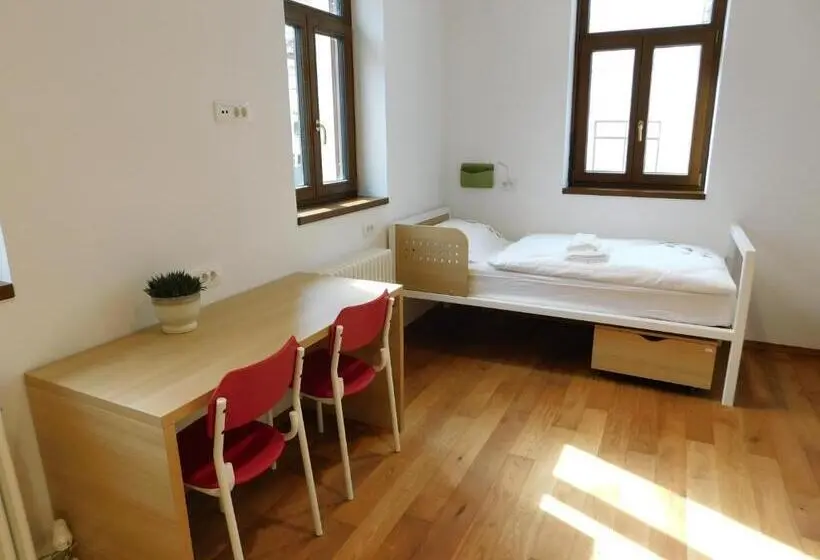 اتاق استاندارد سه نفره, Hostel Bearlog Kočevje