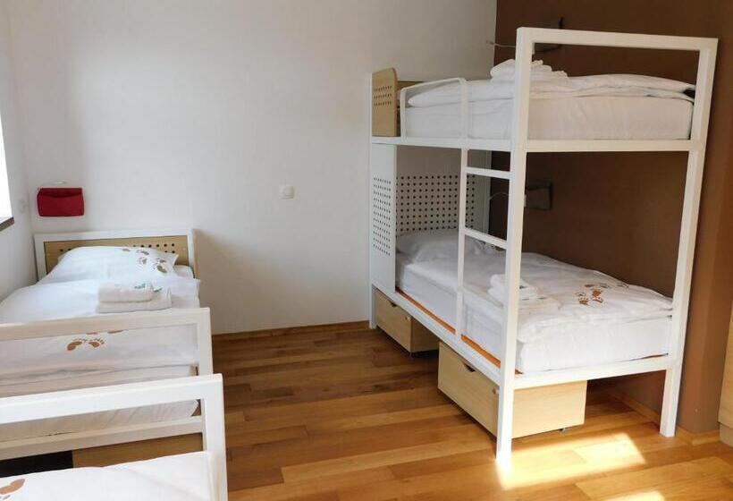 اتاق استاندارد چهار تخته, Hostel Bearlog Kočevje