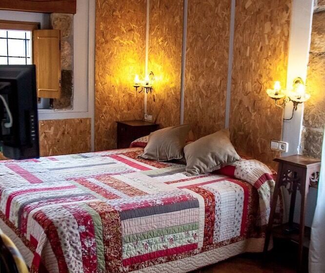 חדר סטנדרט לשלושה, Enclave Soria