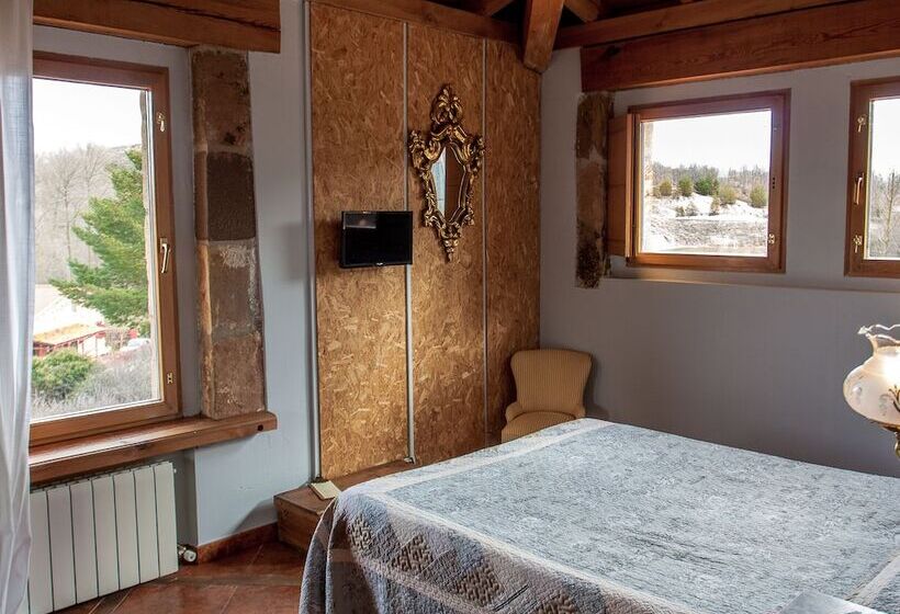 חדר סטנדרט לשלושה, Enclave Soria