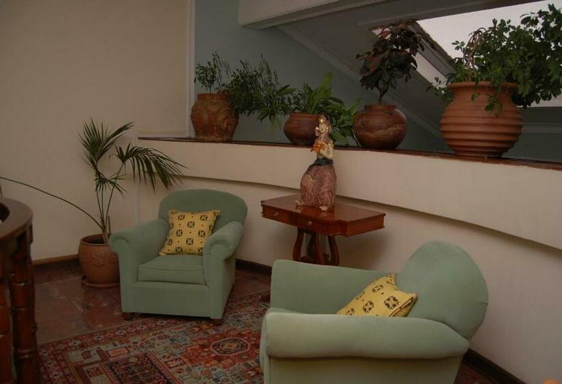 سوییت اجرایی, Falcon Crest Suites