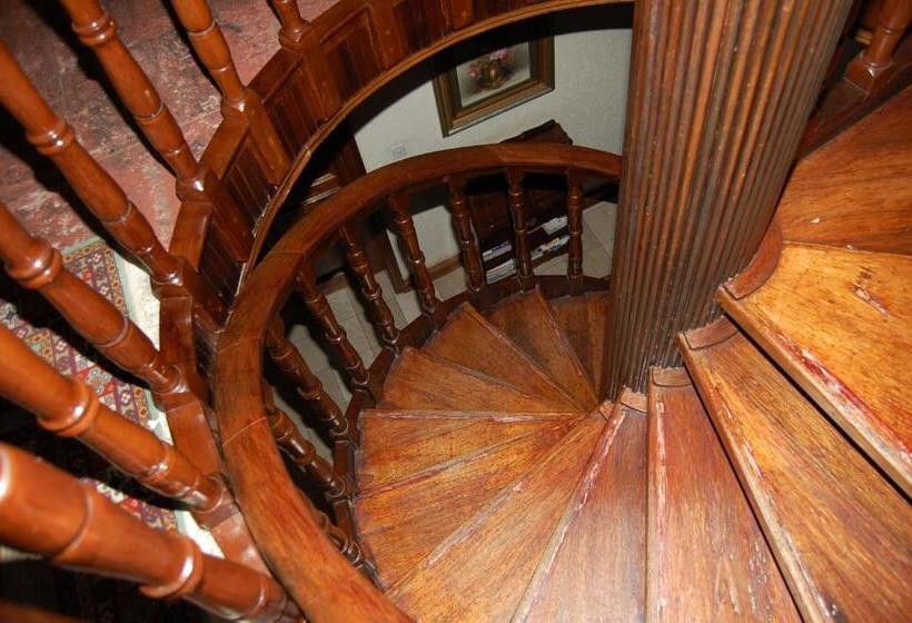 سوییت اجرایی, Falcon Crest Suites