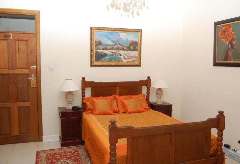 Suite with Terrace, Falcon Crest Suites