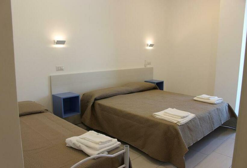 标准间带游泳池, La Tombola