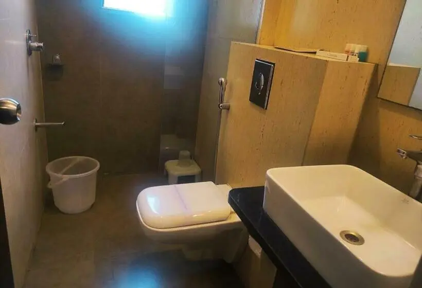 Quarto deluxe, Rasika