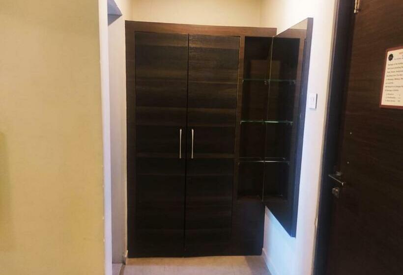 디럭스 룸, Rasika