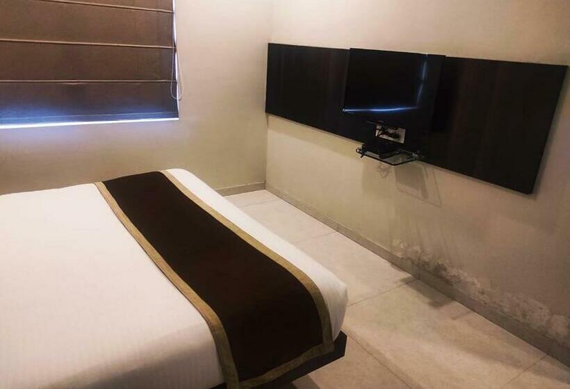 디럭스 룸, Rasika