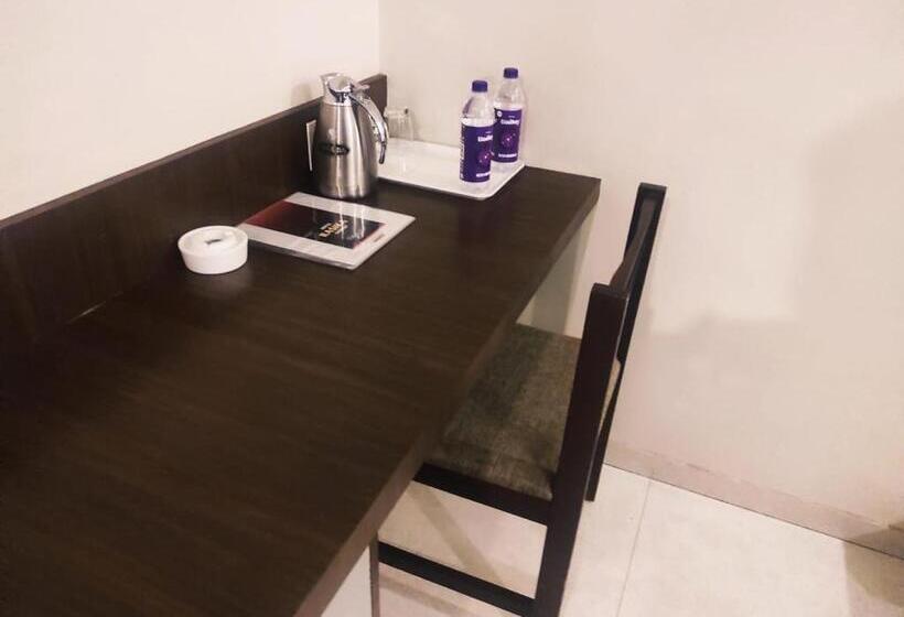 디럭스 룸, Rasika