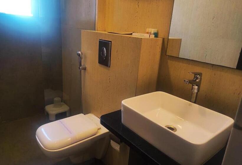 디럭스 룸, Rasika