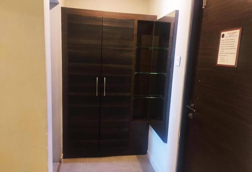 디럭스 룸, Rasika