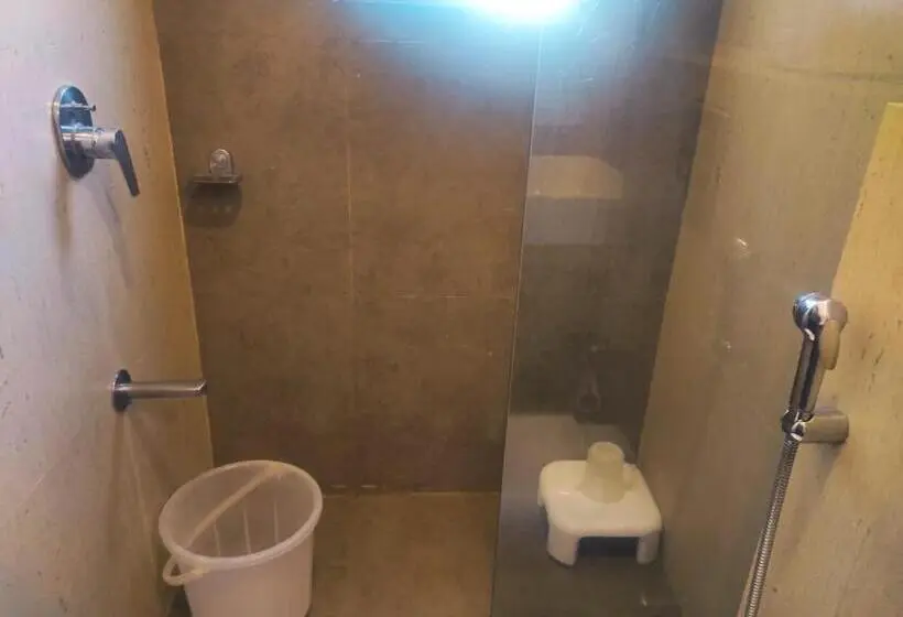 Quarto deluxe, Rasika