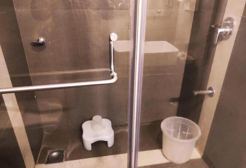 이그제큐티브 룸, Rasika