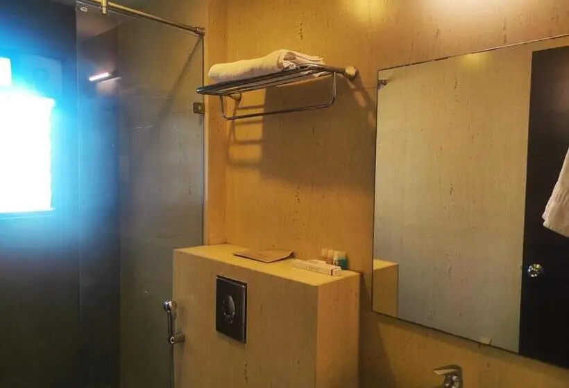 Quarto deluxe, Rasika