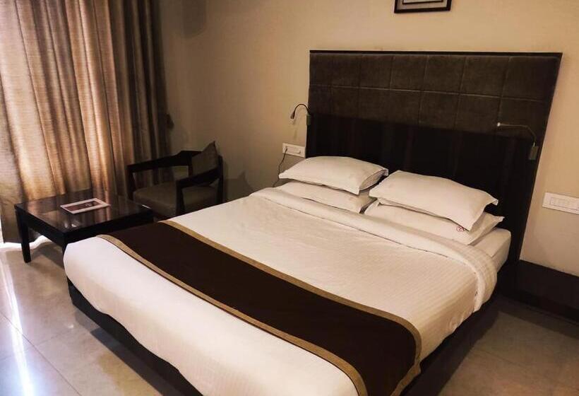 이그제큐티브 룸, Rasika