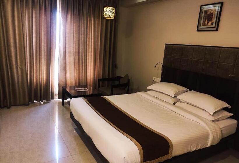 이그제큐티브 룸, Rasika