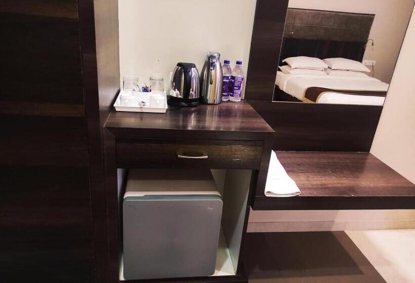 이그제큐티브 룸, Rasika