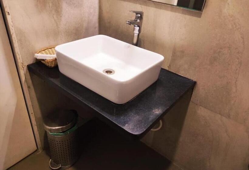 이그제큐티브 룸, Rasika