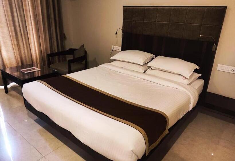 이그제큐티브 룸, Rasika