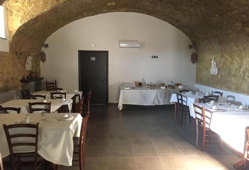 غرفة قياسية ثلاثية, Tenuta Ferrara