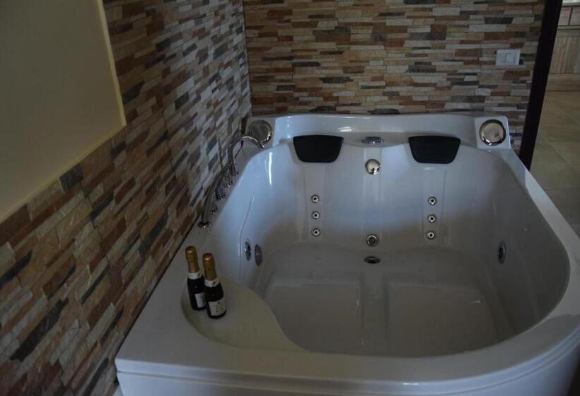 جناح مزود بجاكوزى, Tenuta Ferrara