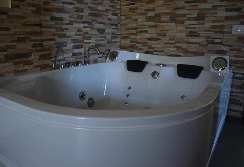 جناح مزود بجاكوزى, Tenuta Ferrara