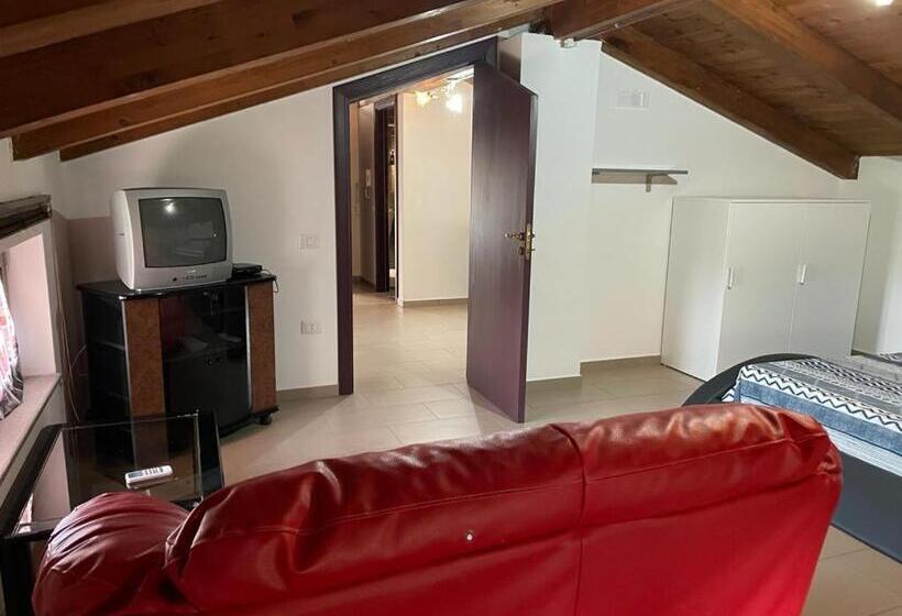 شقة غرفة واحدة, Tenuta Ferrara