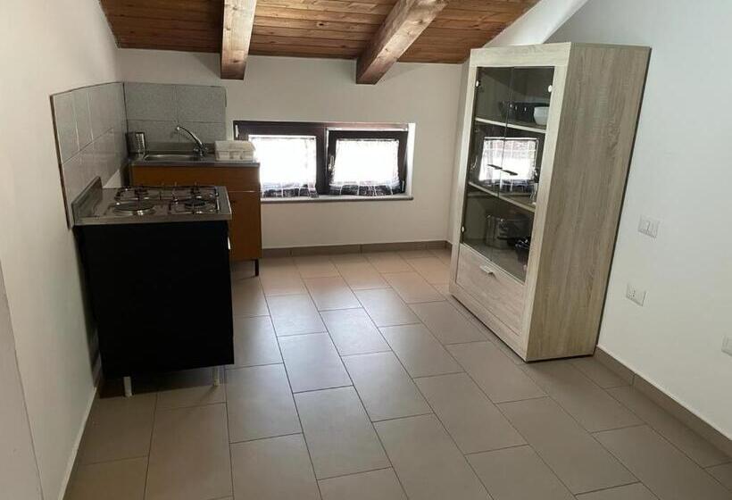 شقة غرفة واحدة, Tenuta Ferrara