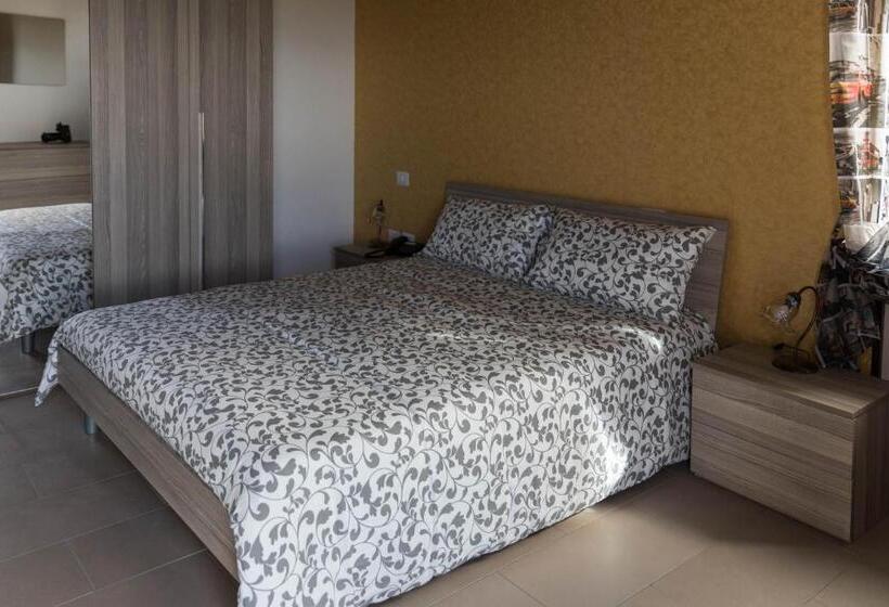 غرفة قياسية ثلاثية, Tenuta Ferrara