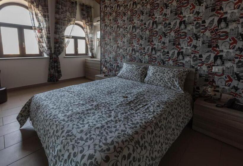 غرفة قياسية ثلاثية, Tenuta Ferrara